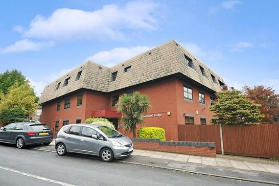 2 bedroom Flat for s...